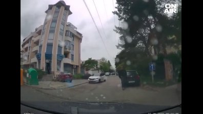 Шофьор кара в насрещното в еднопосочна улица в София (+ВИДЕО)