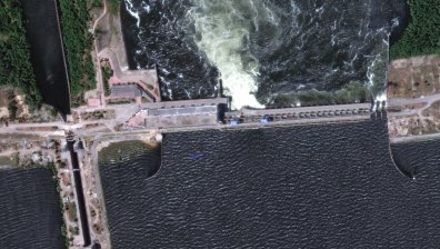 Евакуират хиляди хора по течението на Днепър, пик на разлив на вода в следващите часове