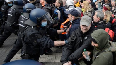 "Свобода": Хиляди излязоха на протести срещу ограниченията в редица държави