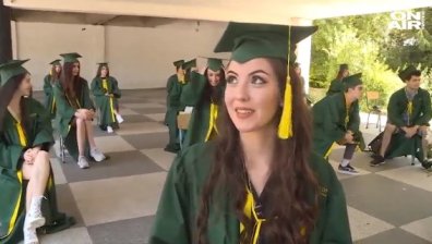 Зрелостници празнуват дипломирането си - какви са мерките?