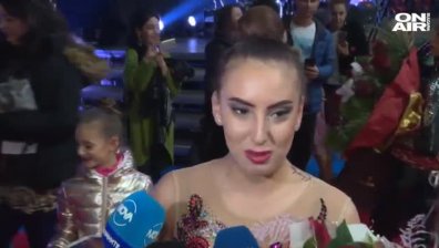Зрелищният спектакъл "Светът на златните момичета" 