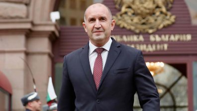 Радев на партийния терен: Нова роля, големи очаквания и край на политическото мрънкане