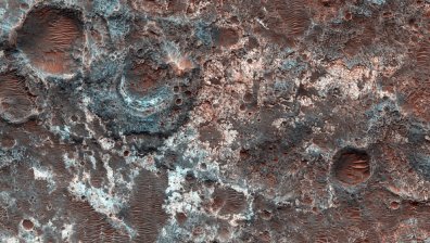 NASA разпространи нови снимки на Марс
