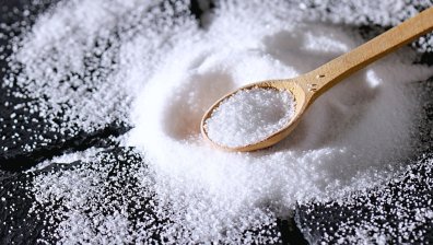 Скритата сол в храната и защо тялото ни задържа вода
