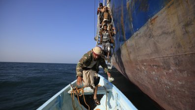 Йеменските хути нападнаха контейнеровоз в Червено море