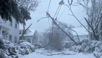 Зимната буря в САЩ блокира милиони в домовете им, снежната покривка е рекордна