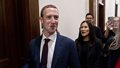 Facebook изгражда "метавселена", ще разкрие 10 000 работни места в ЕС