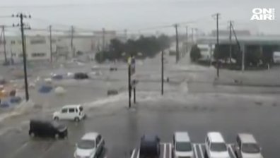 Тайфунът в Япония вече взе 18 жертви, десетки за в неизвестност