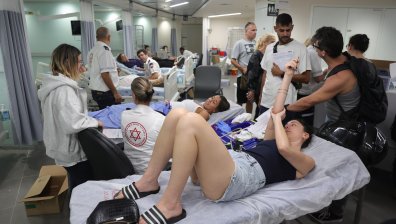 Болници в Израел изнемогват, спряха пътувания и отпуски на медици