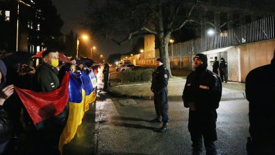 Подкрепа за Украйна: Протестиращи се събраха пред посолството на Русия в София