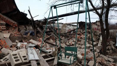 Евакуация под обстрел: Стотици хора напускат домовете си в Сумска област в Украйна