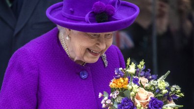 Кралица Елизабет II пуска собствена марка джин