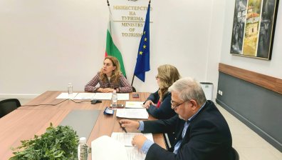 Николова: Работим усилено за по-добър летен туристически сезон 2021 г.