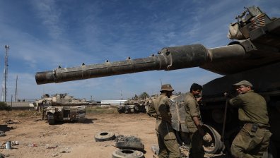 Израел нахлу в Ливан с голям брой танкове