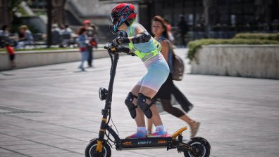 Ще ограничат ли скоростта на тротинетките? Регулират транспортното обслужване в София