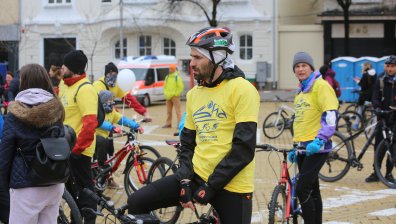 Легендарни български спортисти поведоха велопоход в София