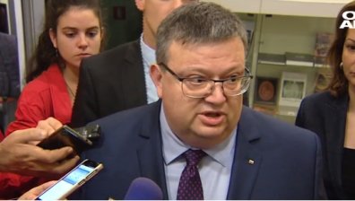 Цацаров за трагедията в Бяла: Повдигнато е обвинение за умишлено убийство