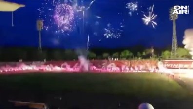 Феновете на ЦСКА изумиха със зрелищна заря на "Българска армия"