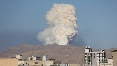 Израел бомбардира Техеран и предупреди цивилните да се евакуират