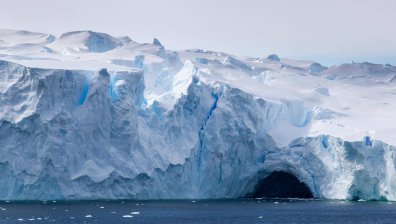 Учени използват изкуствен интелект за прогнозиране на леда в Антарктика