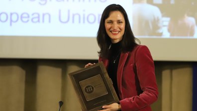 Мария Габриел: Дистанционното обучение не може да замени присъственото