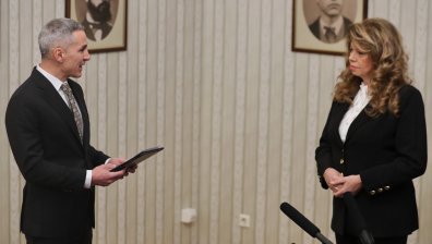 Гюров представи на Йотова проекта за служебен кабинет (СНИМКИ)