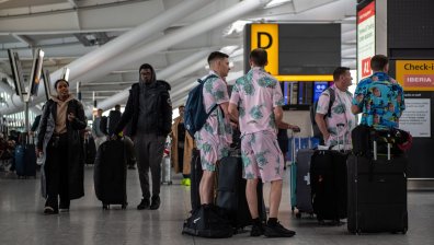 Криза с персонала по летищата във Великобритания, търсят вариант с работници от ЕС