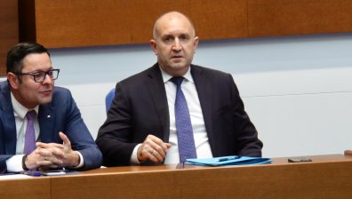 5 млн. евро за полети, спор за цените, ракията и Шипка - "горещ" ден в НС (ВИДЕО)