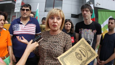 Манолова и "Изправи се, България" проведоха поредна акция срещу спекулата