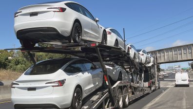 Tesla премахва близо 2 млн. автомобила от пазара заради софтуерна грешка