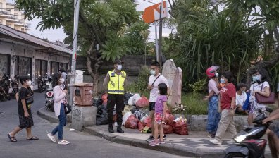 50 лицеви опори наказание в Бали, ако ходиш без маска (ВИДЕО)