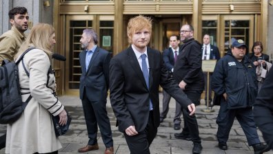 Кой кого изненада? Любимият футболен тим на Ед Шийрън запя негова песен (+ВИДЕО)