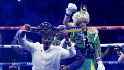 В битката на века Усик срази Фюри и е абсолютен световен шампион по бокс (СНИМКИ)