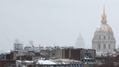 Вятър със скорост над 200 км/ч във Франция остави 380 хил. домакинства без ток