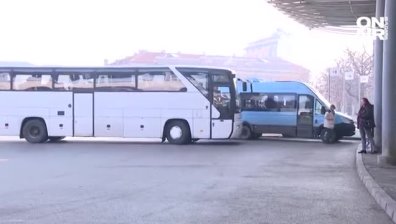 Автобусите не успяха да поемат наплива от пътуващи за Нова година