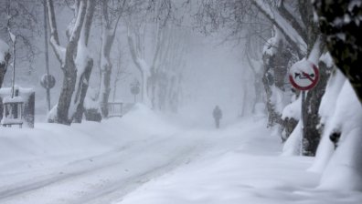 Обилен снеговалеж блокира пътища в Турция, над 40 селища са откъснати от света