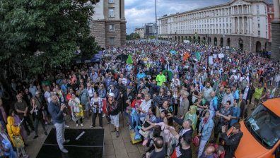 Жена заплаши, че ще се самозапали, ако полицията вдигне блокадите отново