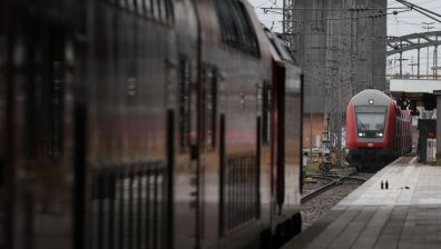 Трагедия в Германия: Сблъскаха се кола и влак, трима загинаха