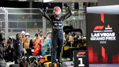 Верстапен покори Лас Вегас и запази интригата за последните два старта на F1