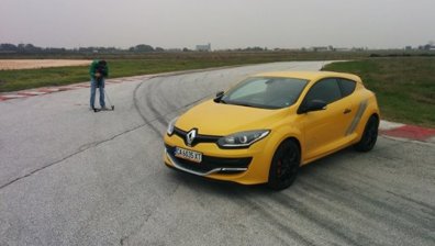 Луд за връзване: караме новия Megane R.S. 275 Trophy