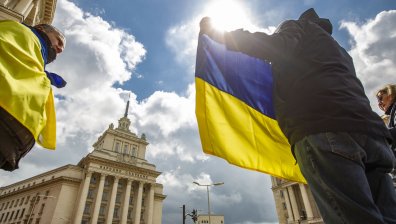 Позицията на България за Украйна: МВнР подкрепи декларацията на ООН, Йотова се разграничи