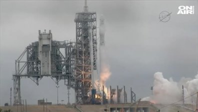Изстреляха товарен кораб на Space X към МКС