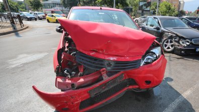 Двама загинали и десетки ранени в катастрофи за ден