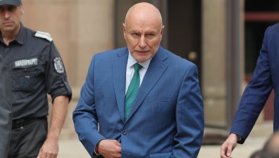 "Възраждане" подава сигнал в ДАНС срещу гуверньора на БНБ Димитър Радев