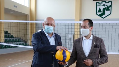 Кралев откри обновената волейболна зала във Враца