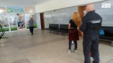 Екс-кметицата на "Младост" излезе от "Александровска" с белезници само на ръцете