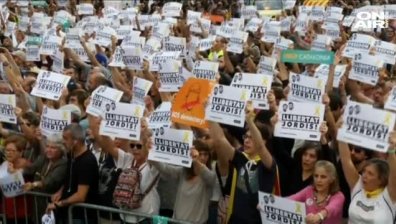 Карлес Пучдемон "осъди" отнемането на автономията на Каталуния