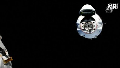 Космическата капсула на Space X се скачи успешно с МКС