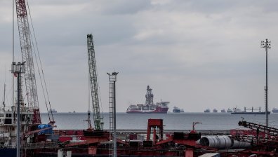 Товарен кораб се блъсна на пристанище в Истанбул