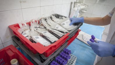 Стотици българи даряват кръв за пострадалите при трагедията в Кочани